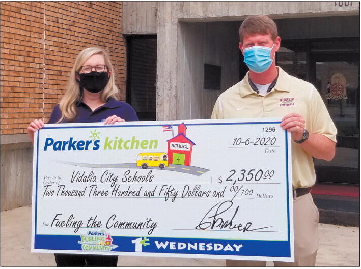 Parker’s Gives Back to Vidalia City Schools