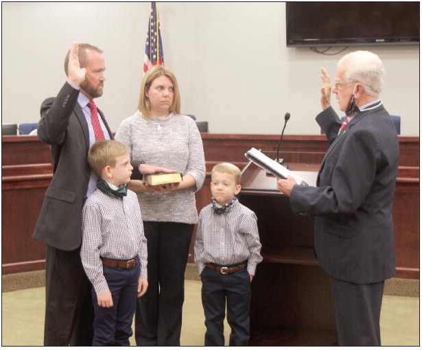 Roper Takes Oath of Office as 25th Mayor of Vidalia