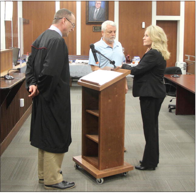 New Toombs County Probate  Judge Sworn Into Office