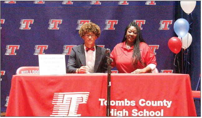 Three Bulldogs Sign With Tigers Three Bulldogs Sign With Tigers