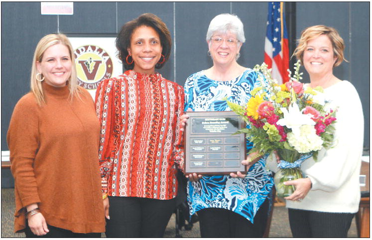 Leslie Seabury Receives  Debra Brantley Award