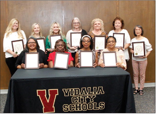 Vidalia BOE Honors  Retiring Teachers