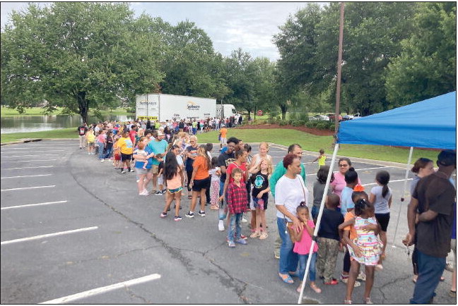 Back to School Bash  Gives Out 500 Backpacks