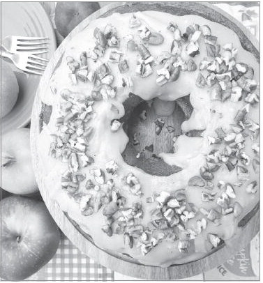 Autumn days were meant for Apple Cake with Praline Topping Autumn days were meant for Apple Cake with Praline Topping