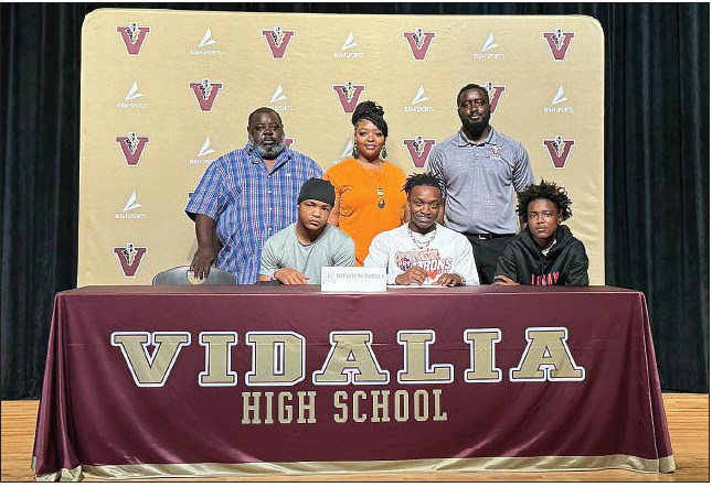 7 Athletes Sign Scholarships At VHS 7 Athletes Sign Scholarships At VHS