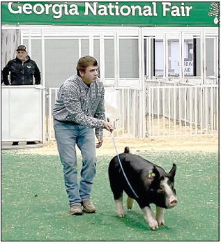 Wheeler County Show Team Competes in Winter Pig Classic Wheeler County Show Team Competes in Winter Pig Classic