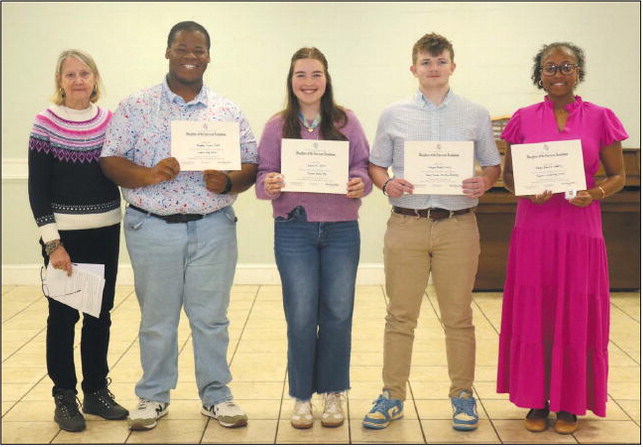 DAR Recognizes  Good Citizens