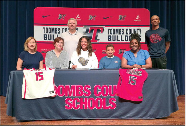 Arianna Hill Signs with Reinhardt