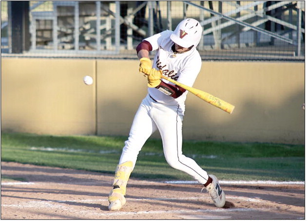 Indians Sweep Commerce In 1st Round