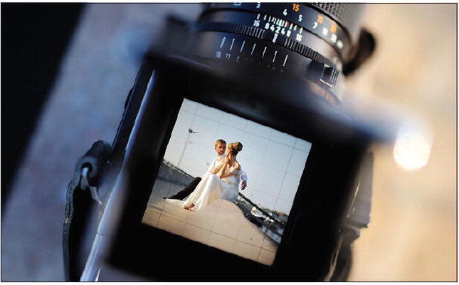 These wedding photo poses can make for  lasting memories