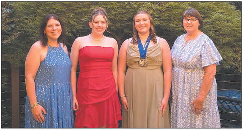 Local 4-H’ers Thrive At State Congress Local 4-H’ers Thrive At State Congress