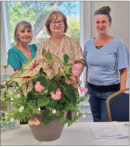 Mt. Vernon Garden Club Welcomes Debbie Evans
